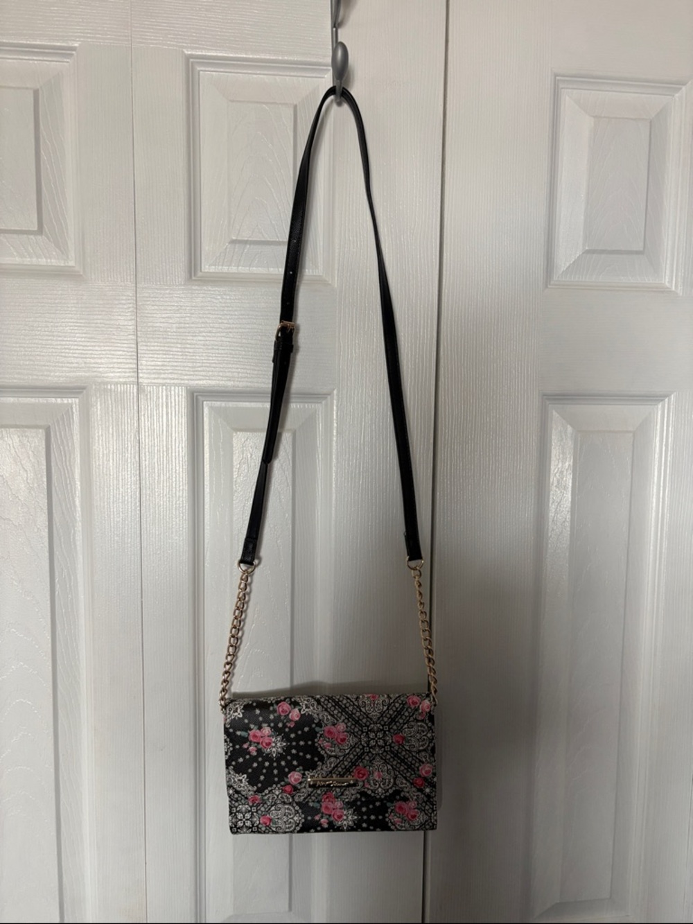 Betsey Johnson Black Crossbody Bag with Pink Floral Print and Gold Chain
